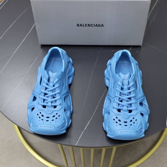 出厂价： 法国高端奢侈品牌-巴黎世家洞洞鞋半拖balenciaga Mold Closed Rubber Sandals”Yellow“克罗斯系列百搭潮流沙滩涉